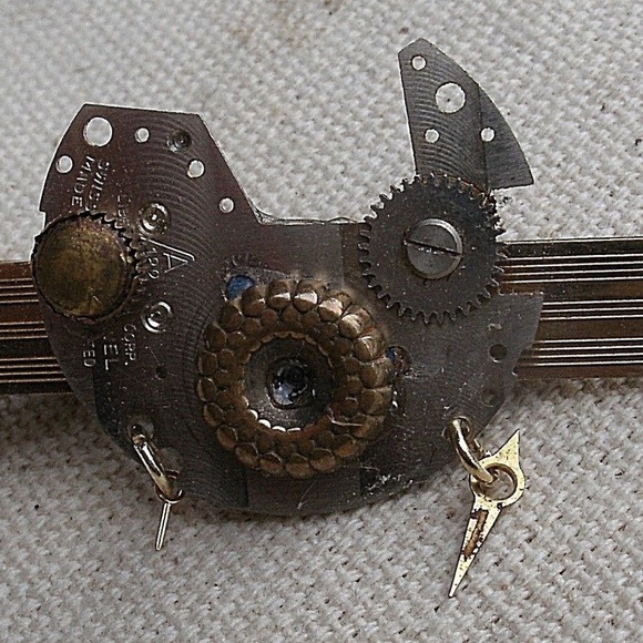 Steampunk Tie Clasp with Vintage Watch Plate - Picture 3 of 8